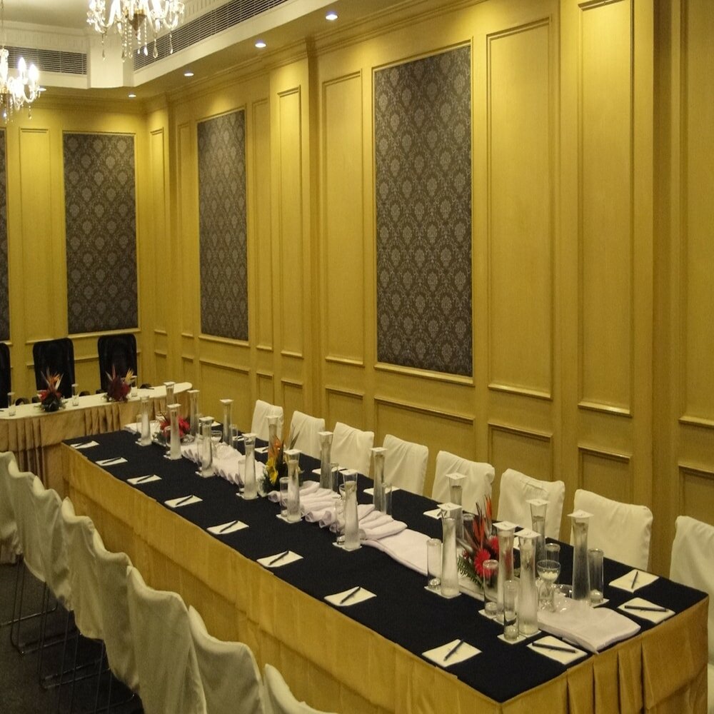 Фото La Place Sarovar Portico, Lucknow