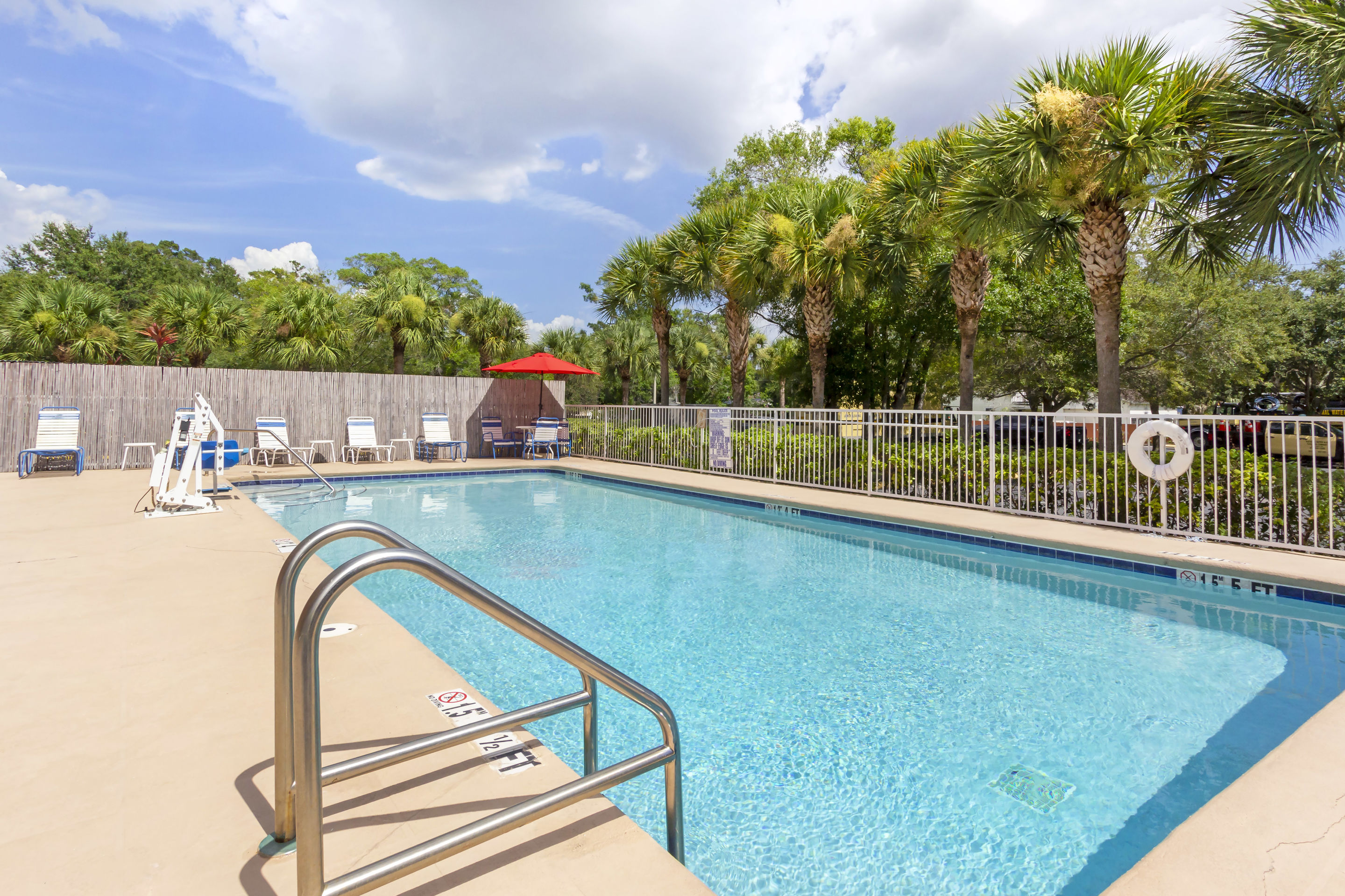 Фото Comfort Suites Tallahassee Downtown