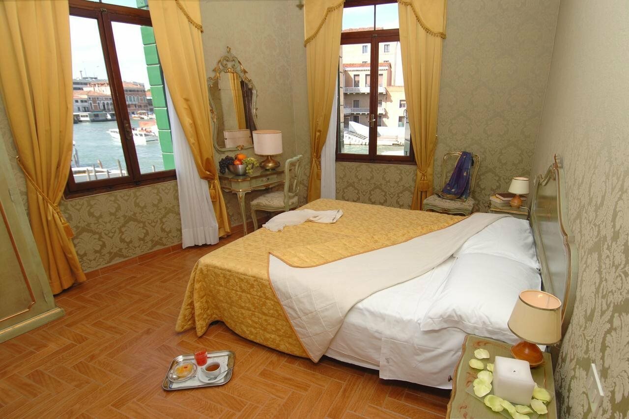 Фото Hotel Canal