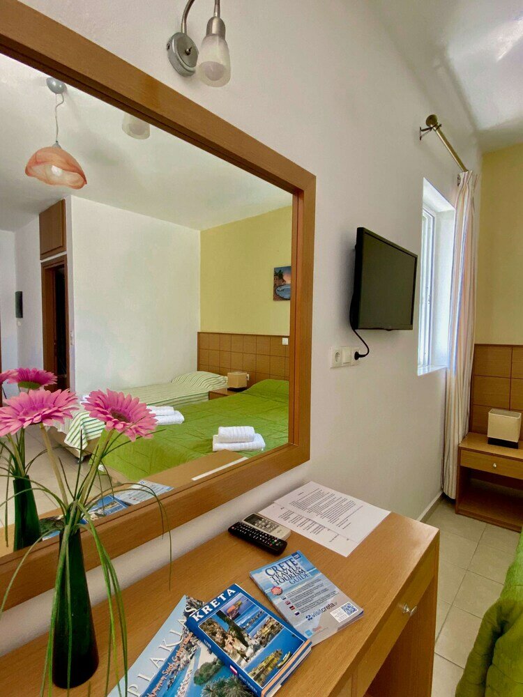 Фото Manolis Apartments