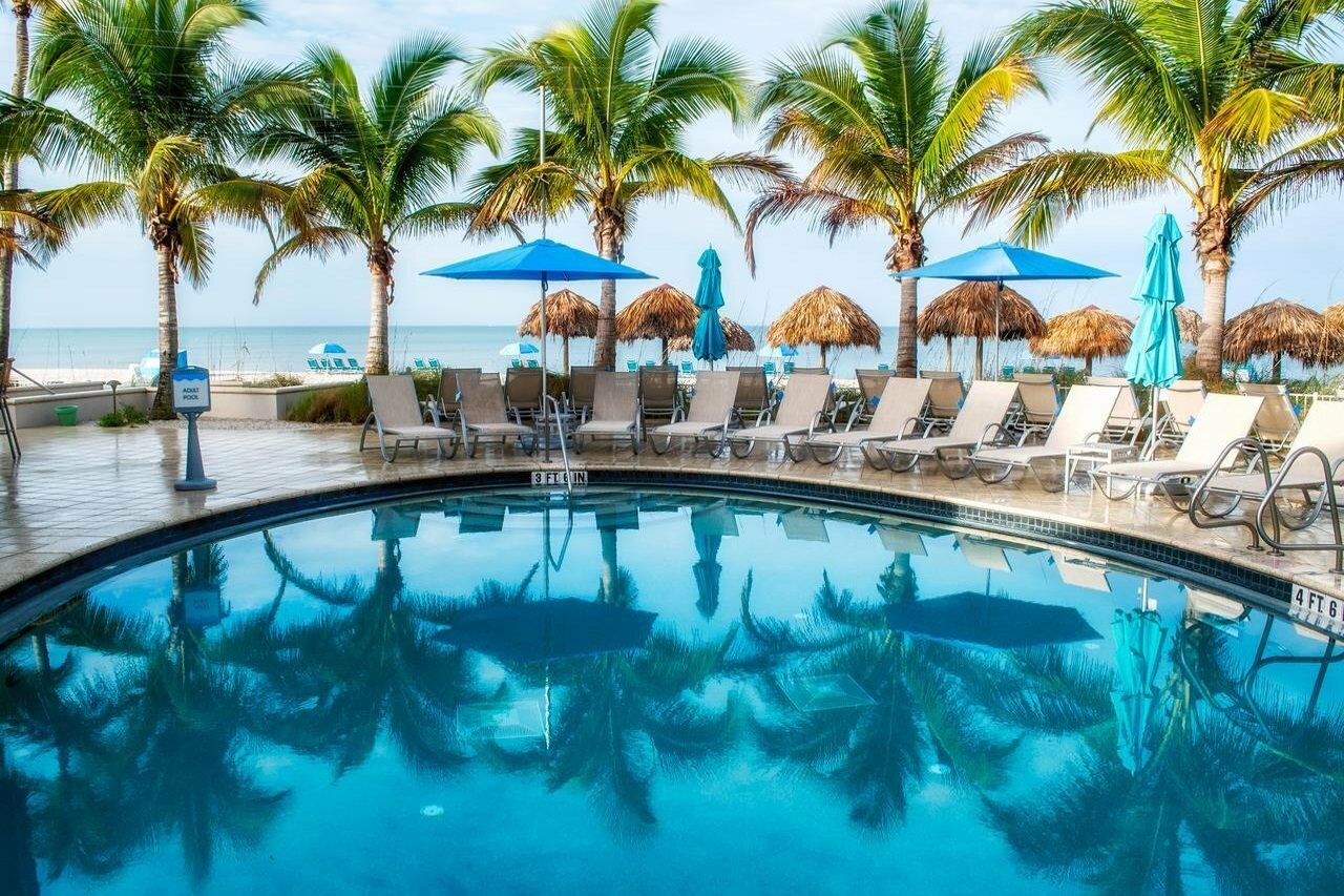 Фото Naples Beach Hotel and Golf Club