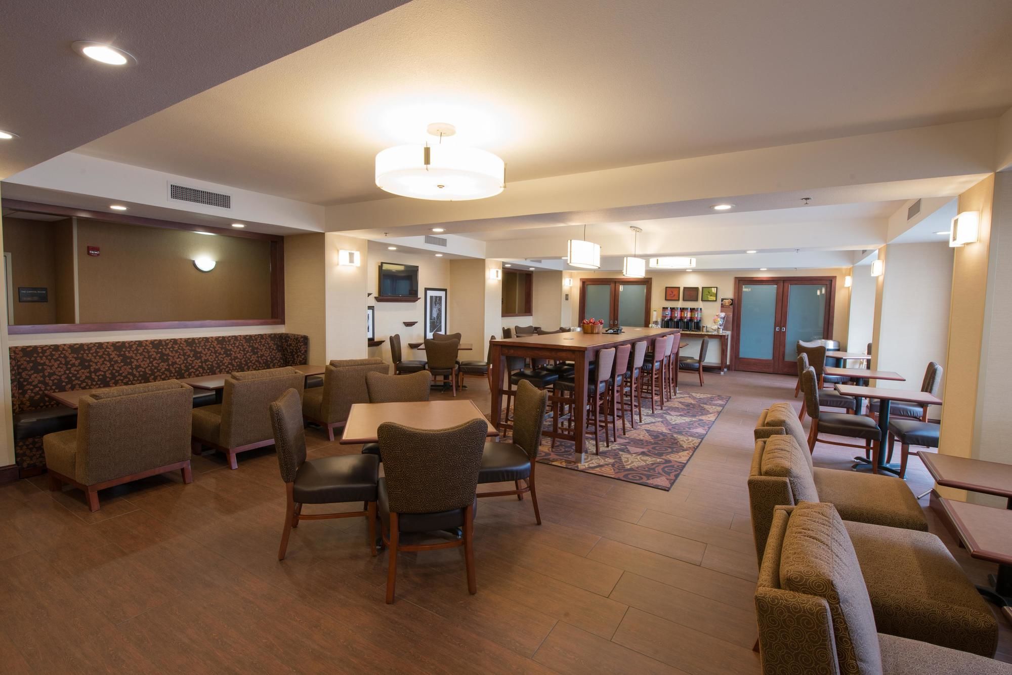 Фото Hampton Inn Bismarck