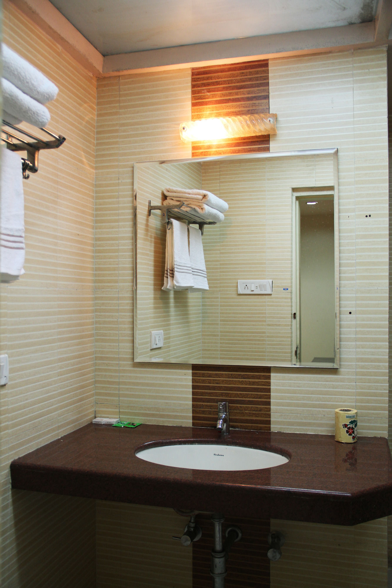 Фото The Manor Hotel