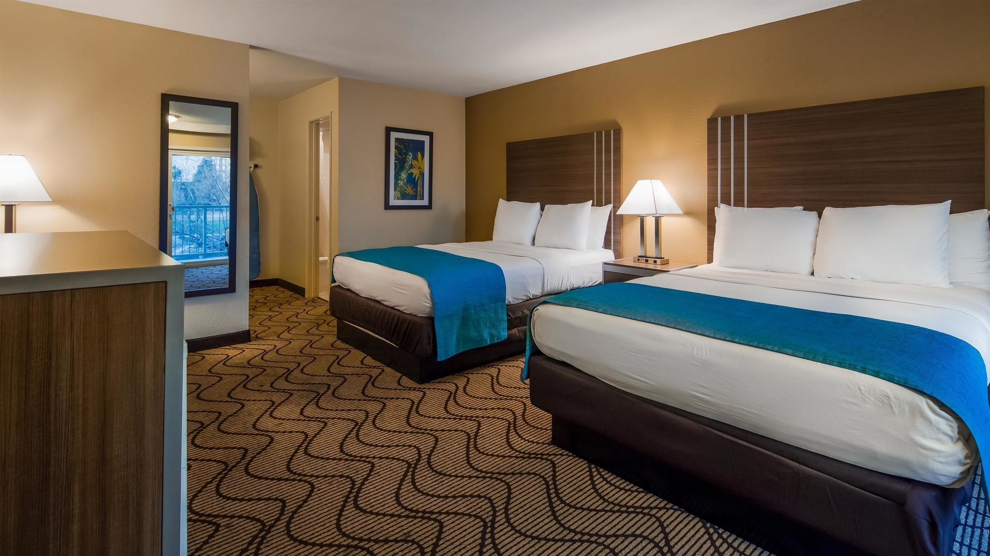 Фото SureStay Plus Hotel by Best Western Sacramento North