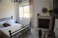 Фото Little Rhome Suites