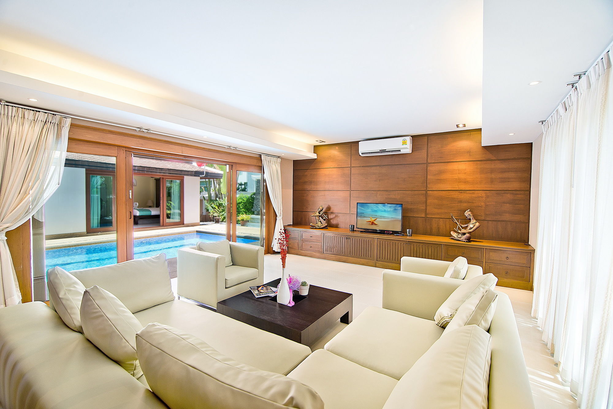 Фото Tropicana Pool Villa