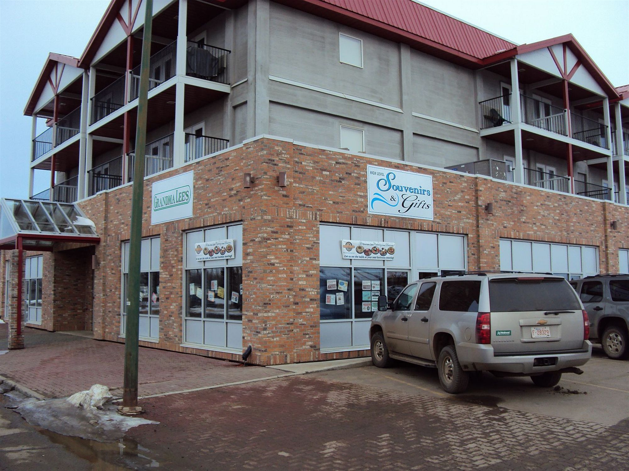 Фото Executive House Suites Hotel & Conference Centre