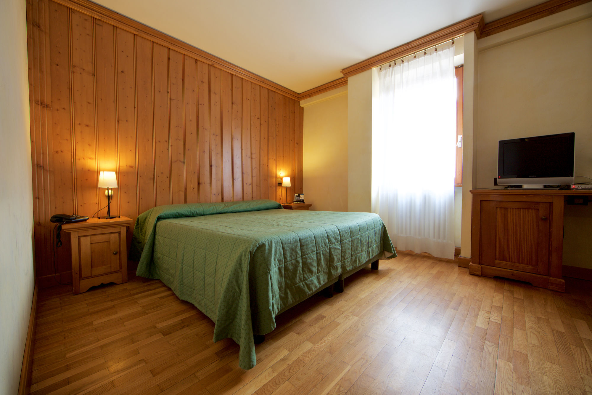 Фото Croux Hotel