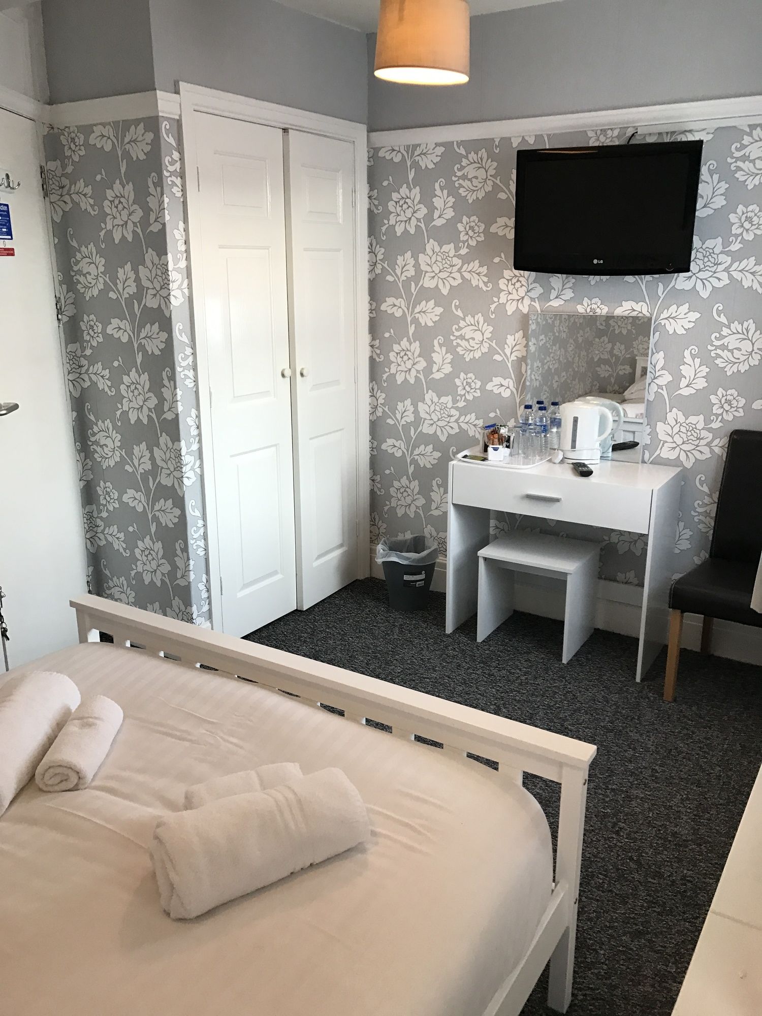 Фото Queens Plaza Hotel