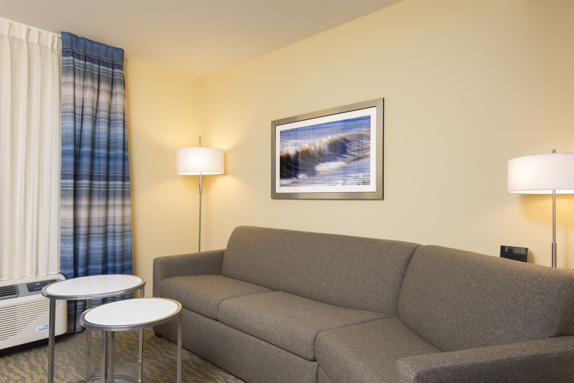Фото Fairfield Inn & Suites Tampa Westshore Airport
