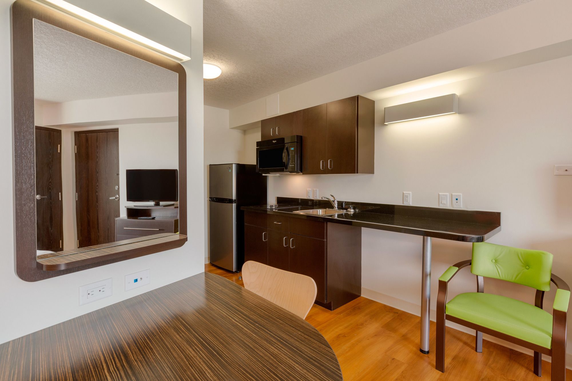 Фото Motel 6 Airdrie, Ab