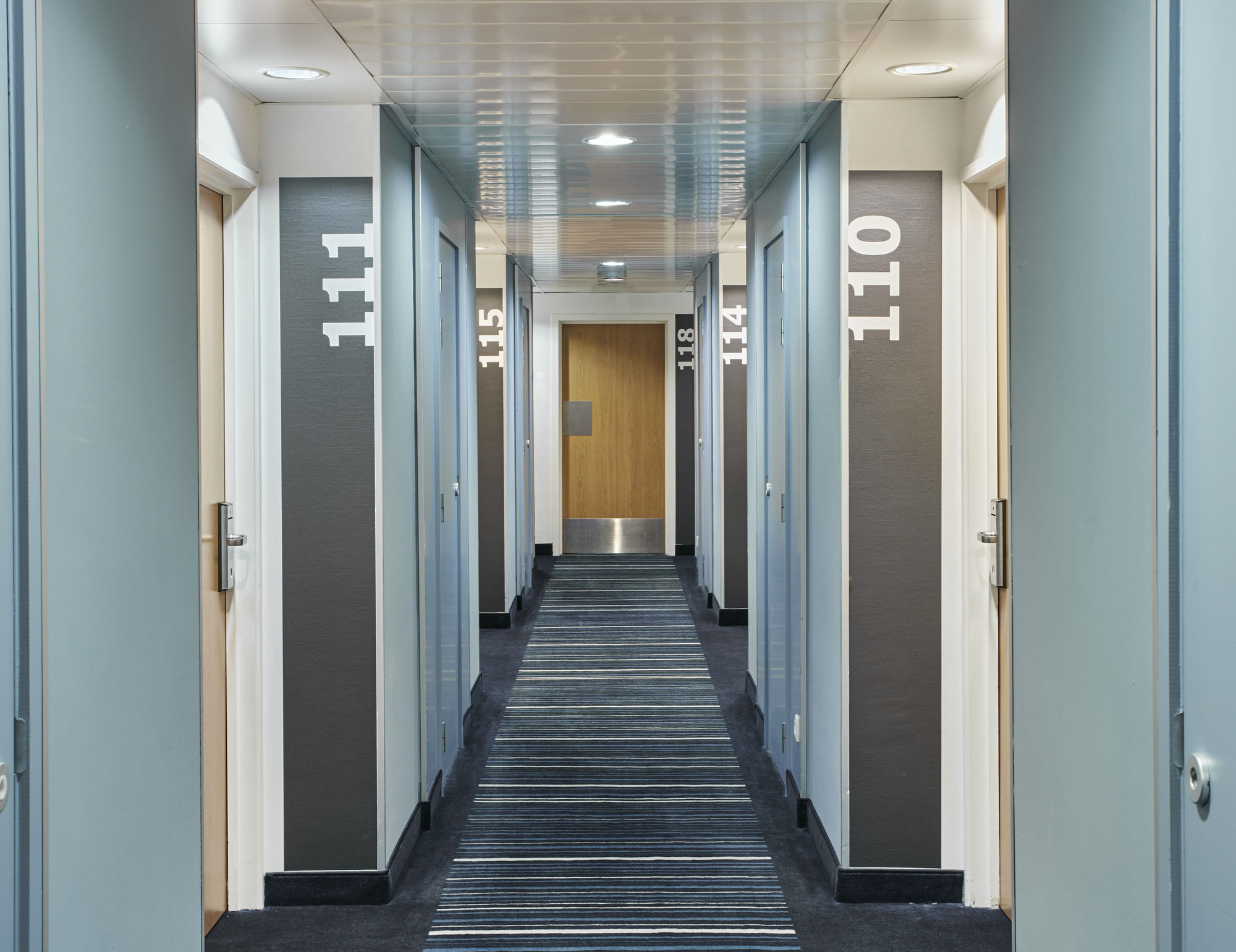 Фото Holiday Inn Express Mechelen City Centre an Ihg Hotel