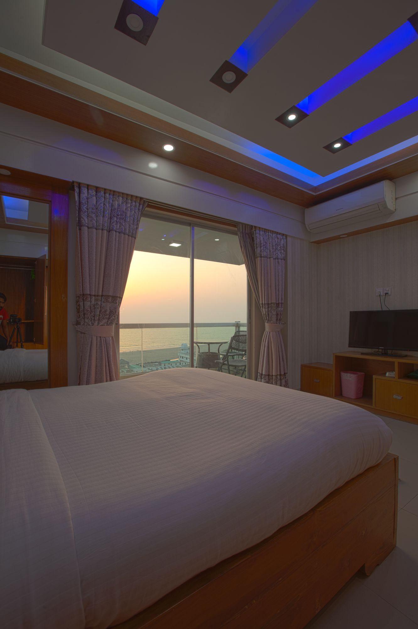 Фото Neeshorgo Hotel And Resort Ltd