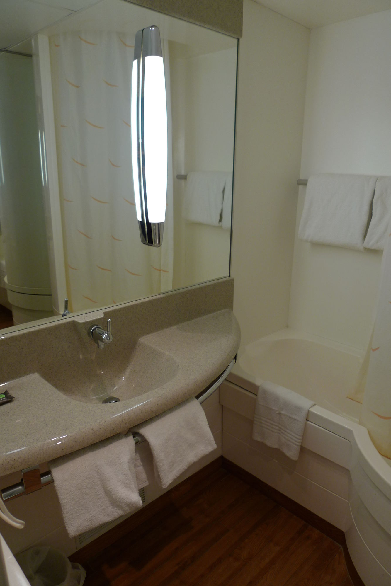 Фото Novotel Narbonne Sud