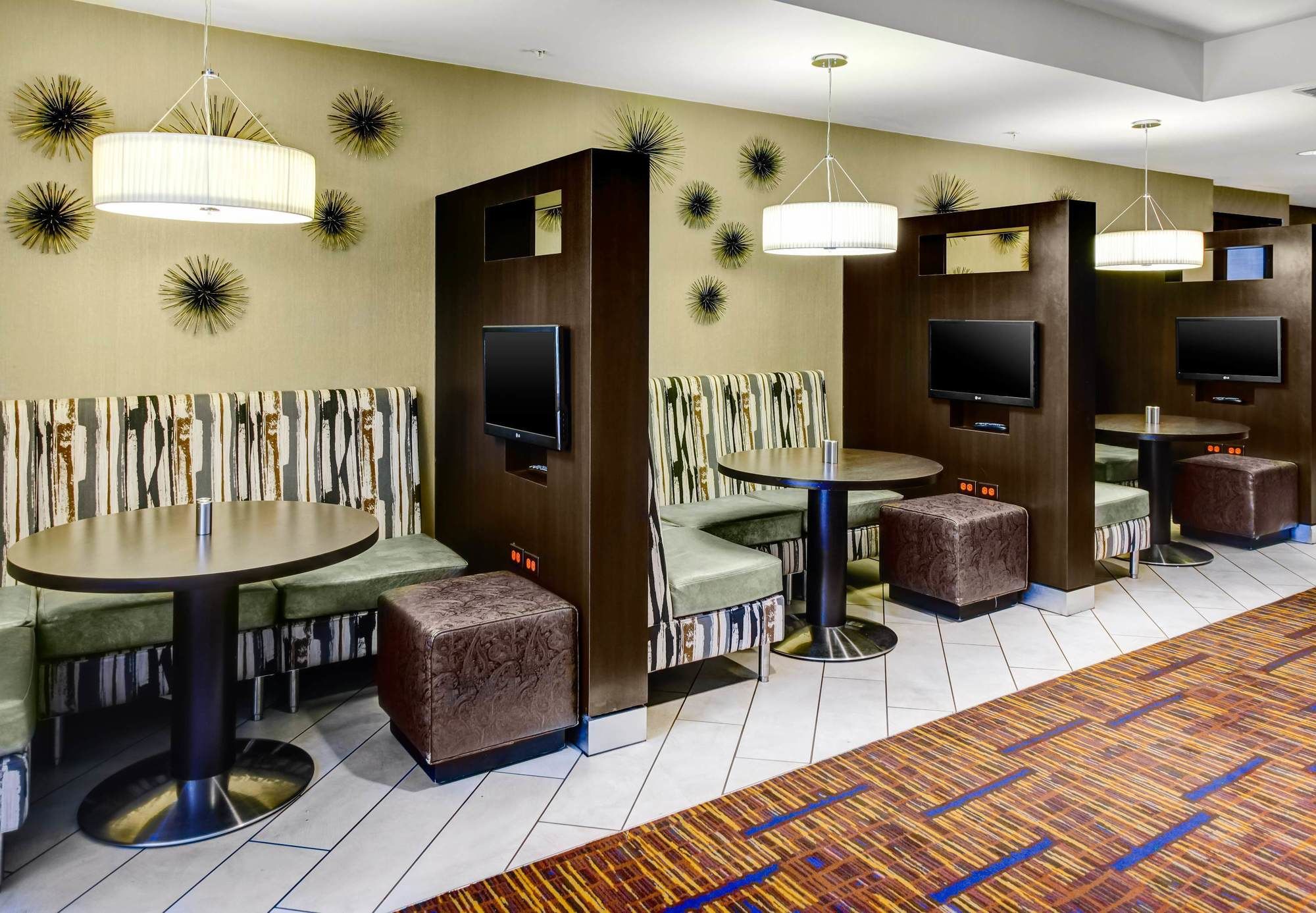 Фото Courtyard by Marriott Vanderbilt-West End