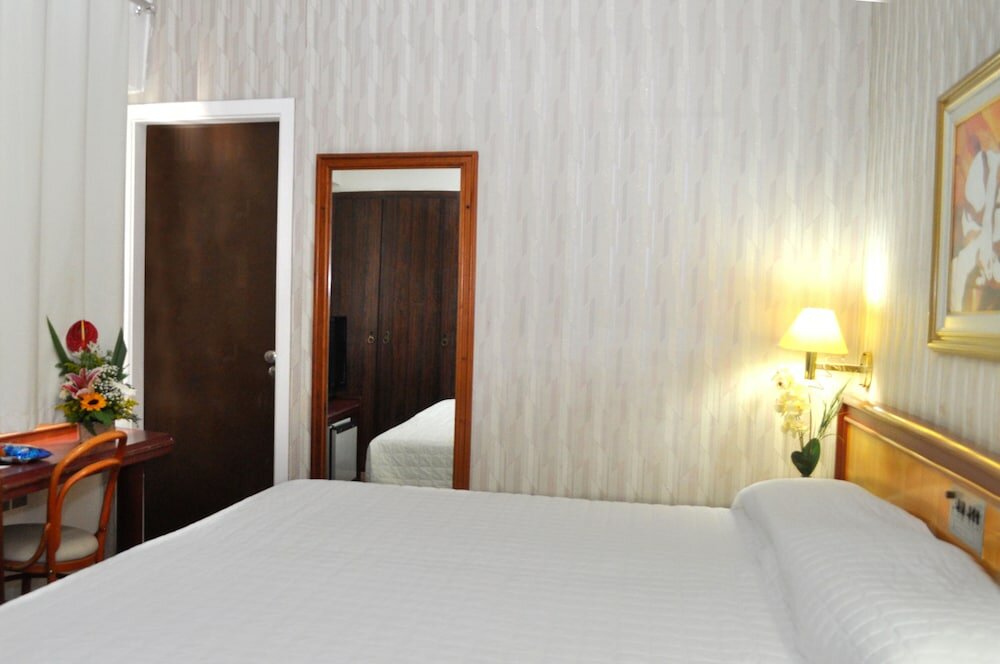 Фото Caravelle Palace Hotel