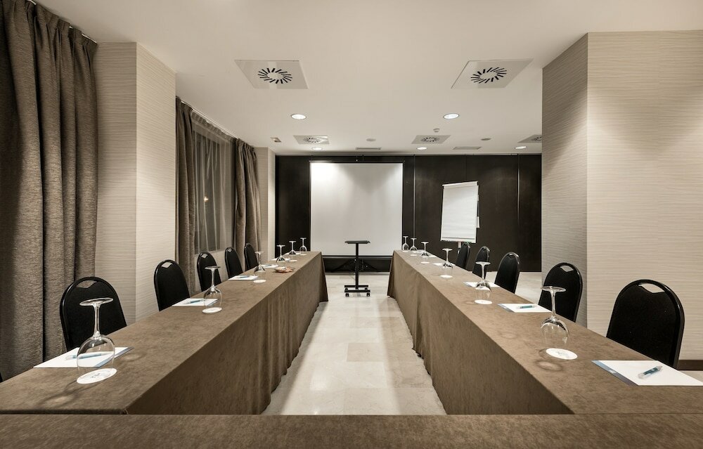 Фото Nh Valladolid Bálago