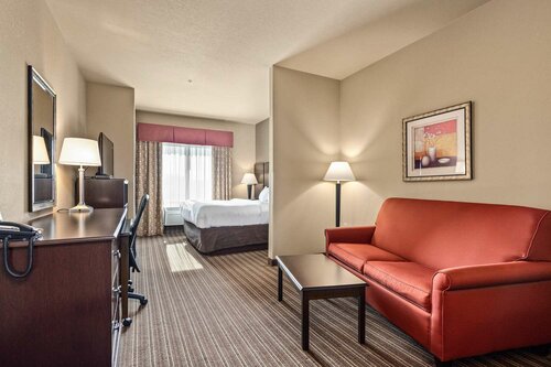 Гостиница SureStay Plus Hotel by Best Western Portland Route 52 West