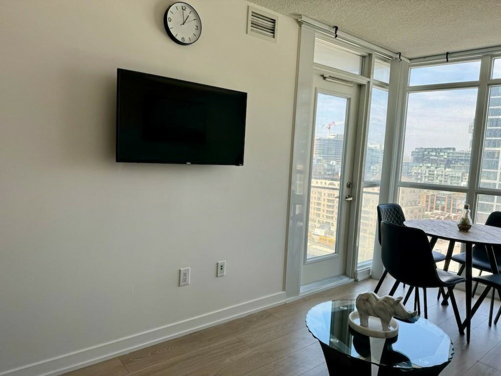 Фото Beautiful Serviced Hotel with Lake Views