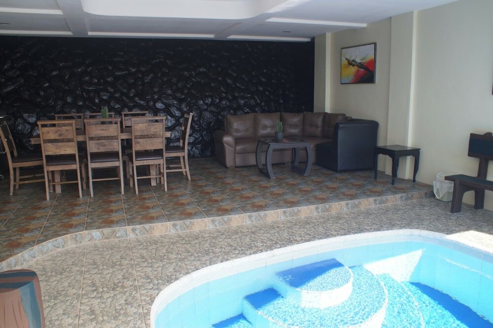 Фото Avana Hills Tagaytay