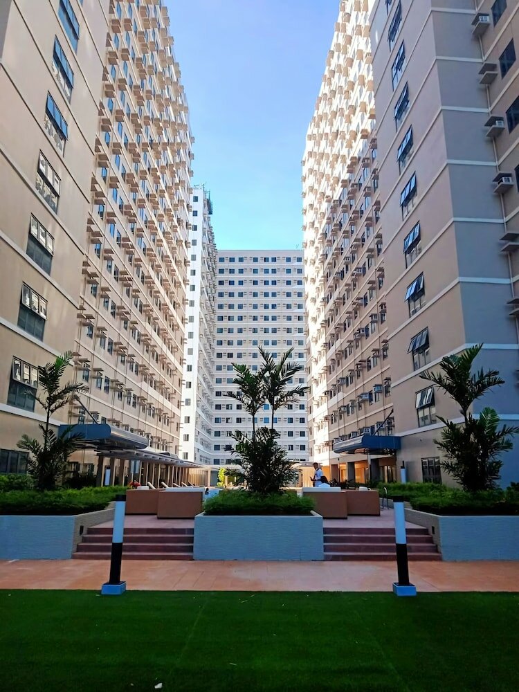 Фото Acellyne's Suites at Green 2 Residences