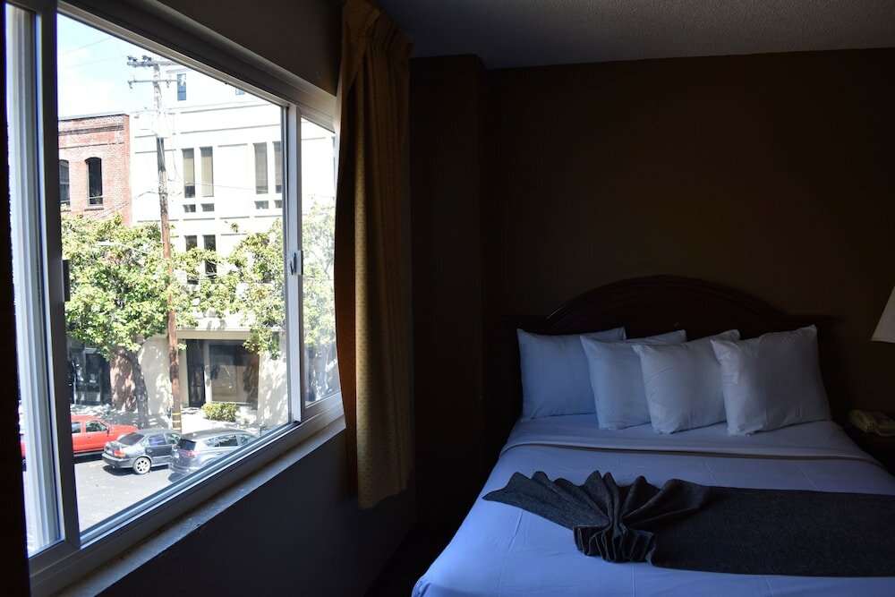 Фото Jack London Inn