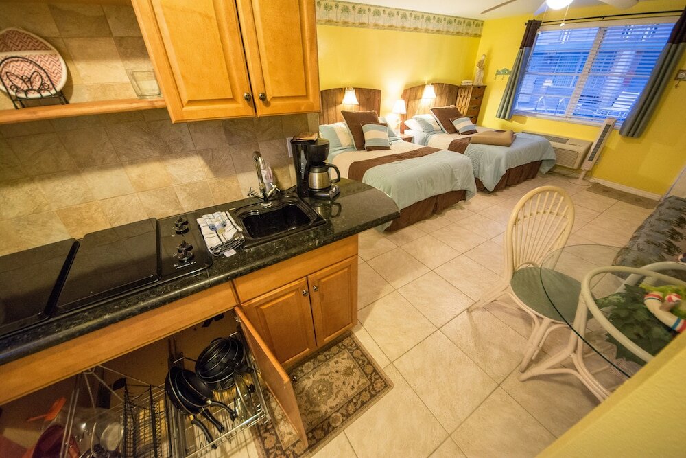 Фото Camelot Beach Suites