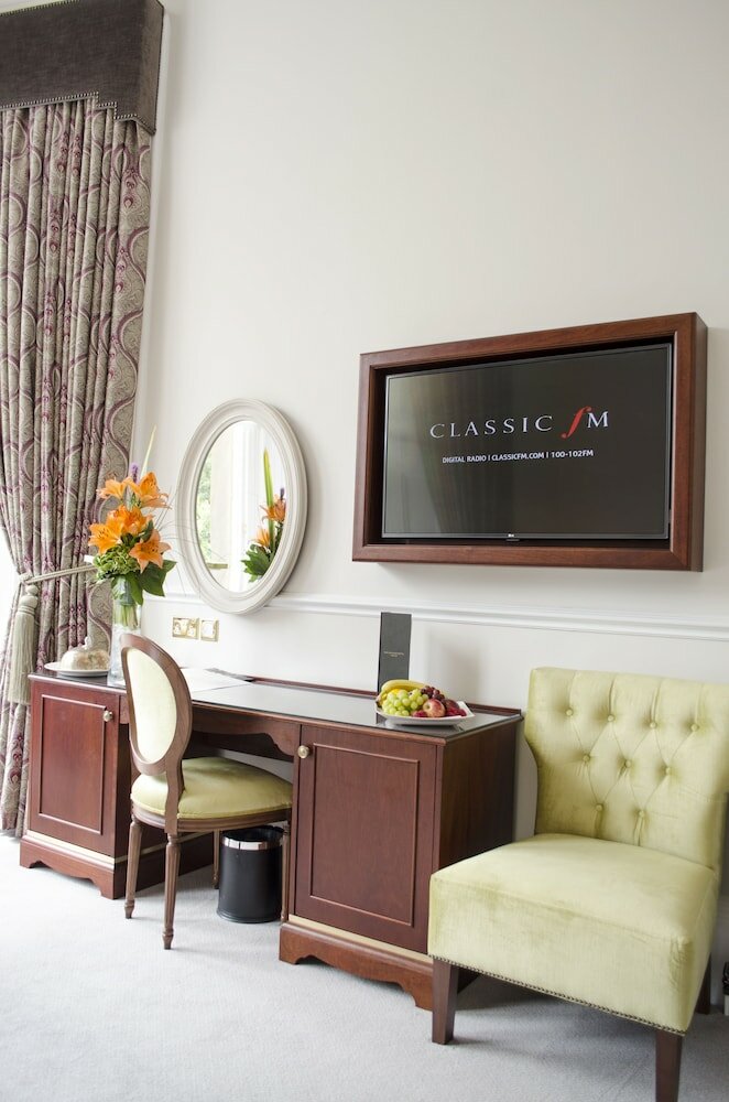 Фото The Bonham Hotel