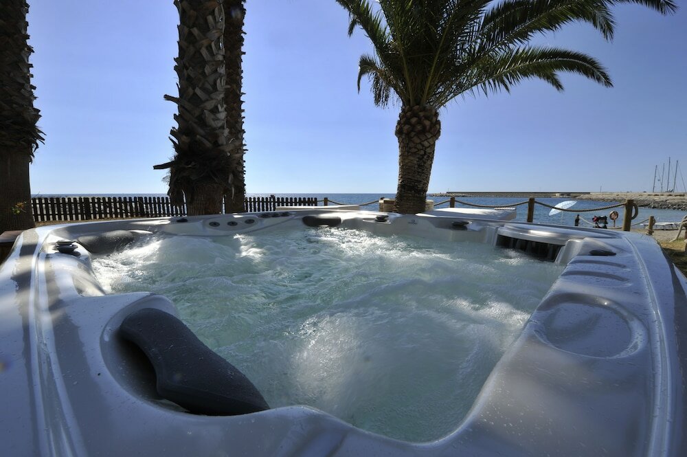 Фото Aregai Marina Hotel & Residence