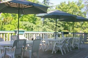 Фото Cedarwood Inn of Ashland