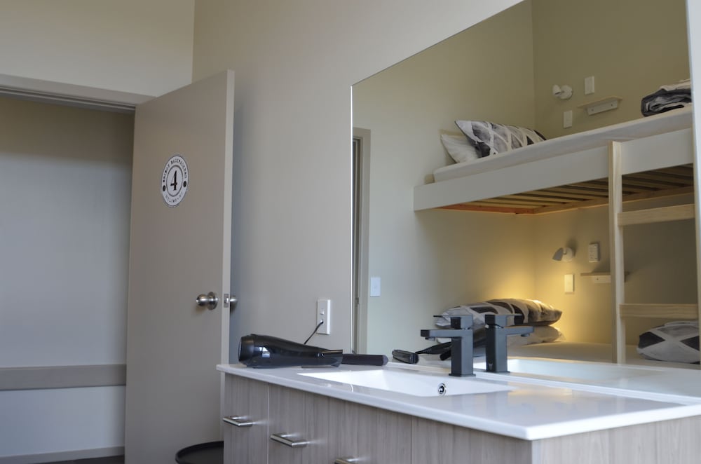 Фото Bridge Backpackers