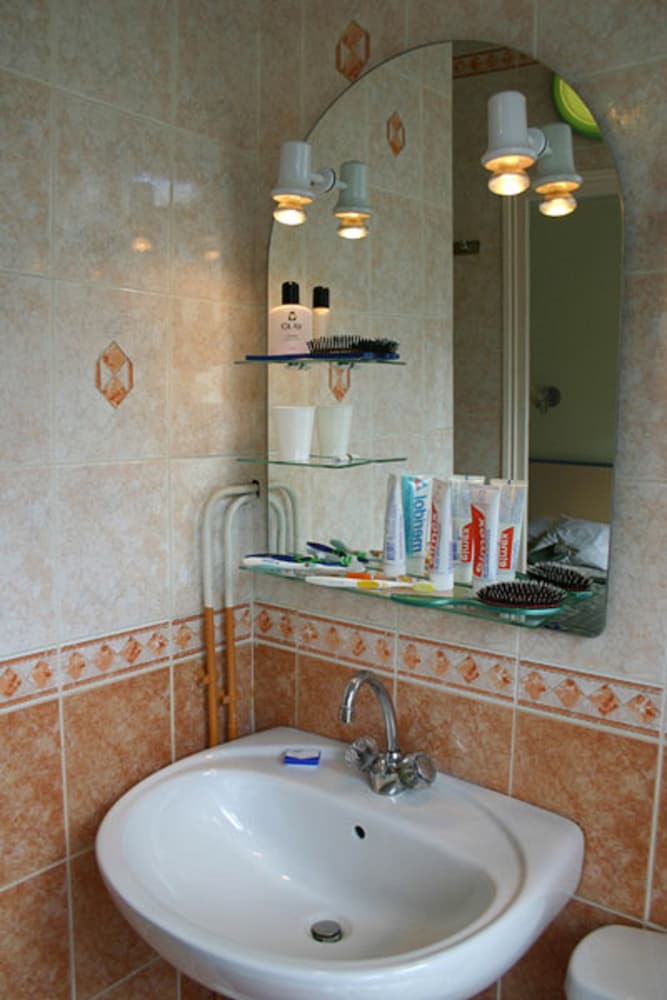 Фото Hôtel de l'Exposition République