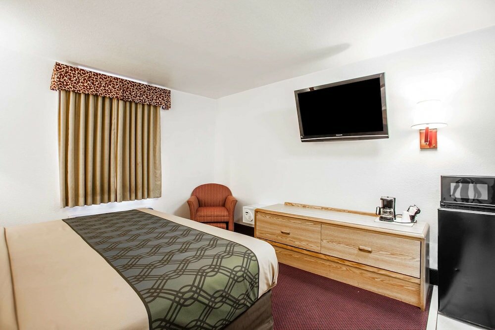 Фото Econo Lodge Truman Inn