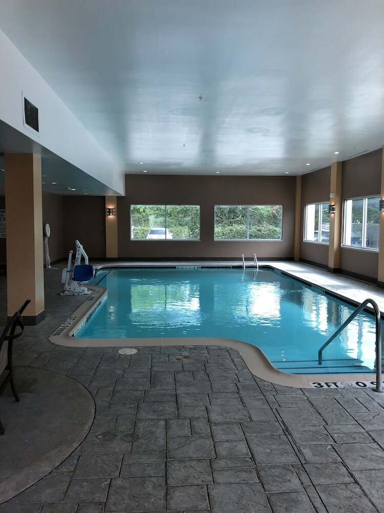Фото Holiday Inn Express & Suites North Dallas at Preston, an Ihg Hotel