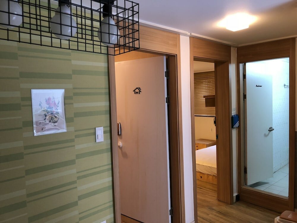 Фото High Street Guest House Hongdae