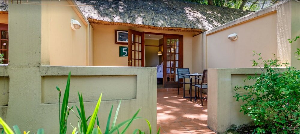 Фото Hotel Numbi and Garden Suites