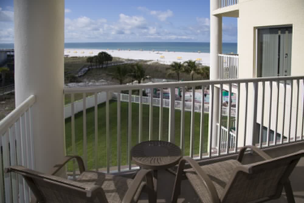 Фото Sunset Vistas Two Bedroom Beachfront Suites
