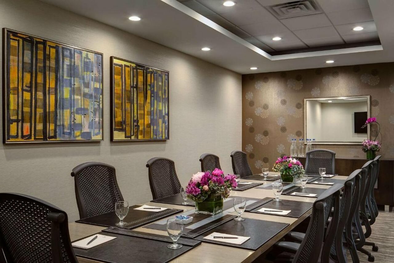 Фото Embassy Suites by Hilton Dallas Love Field