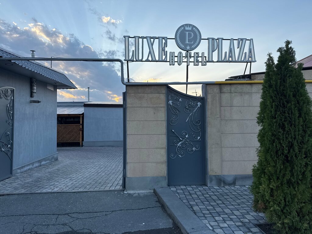 Hotel Lux Plaza Touristic hotel near Evn airport, Armavir, photo