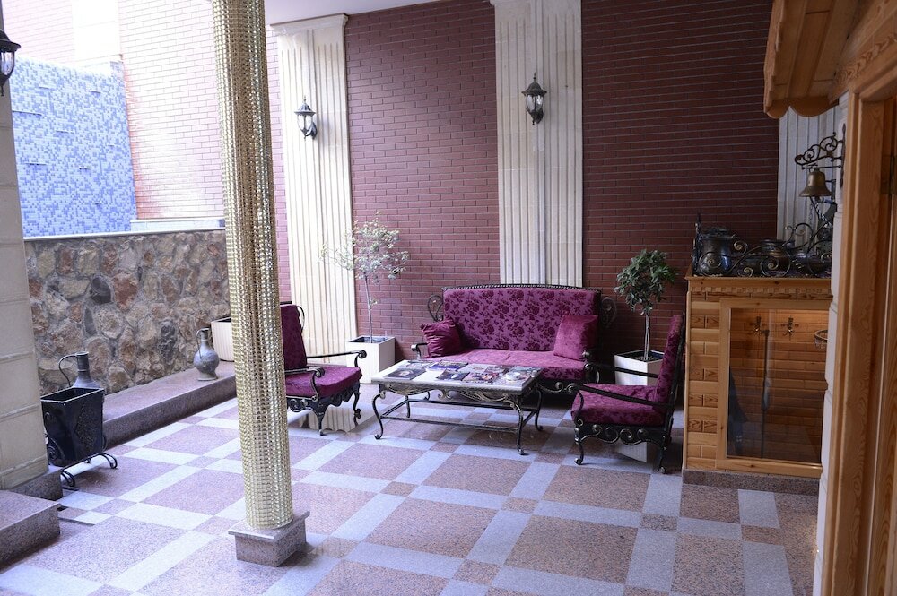 Фото East Legend