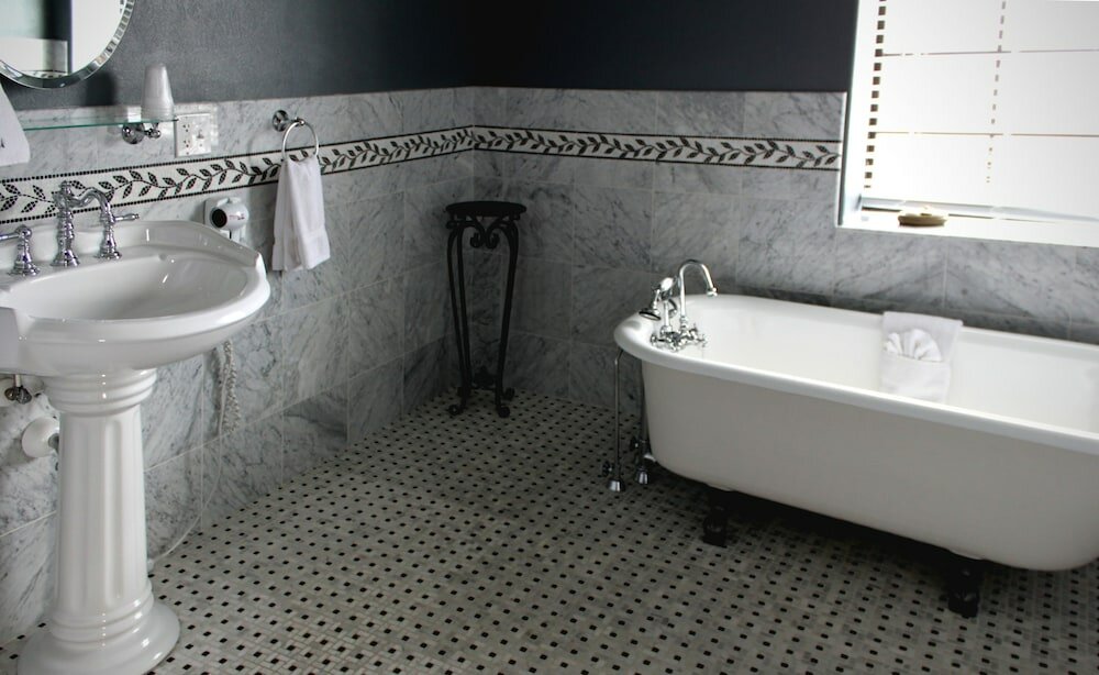 Фото The Calvert Hotel