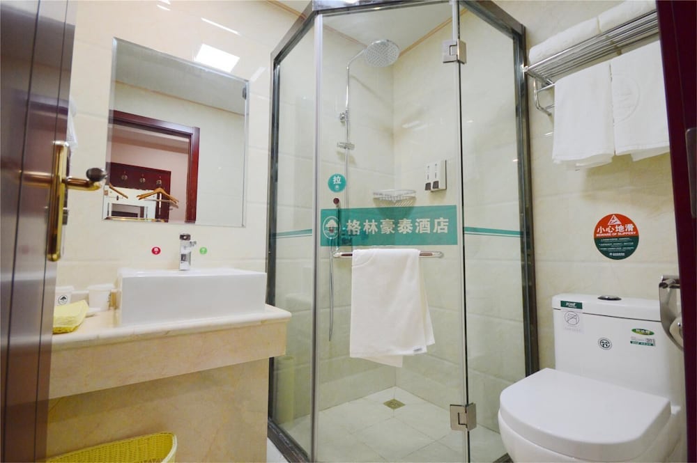 Фото GreenTree Shanghai Pudong Airport Heqing Town Huanqing Middle Road Express Hotel