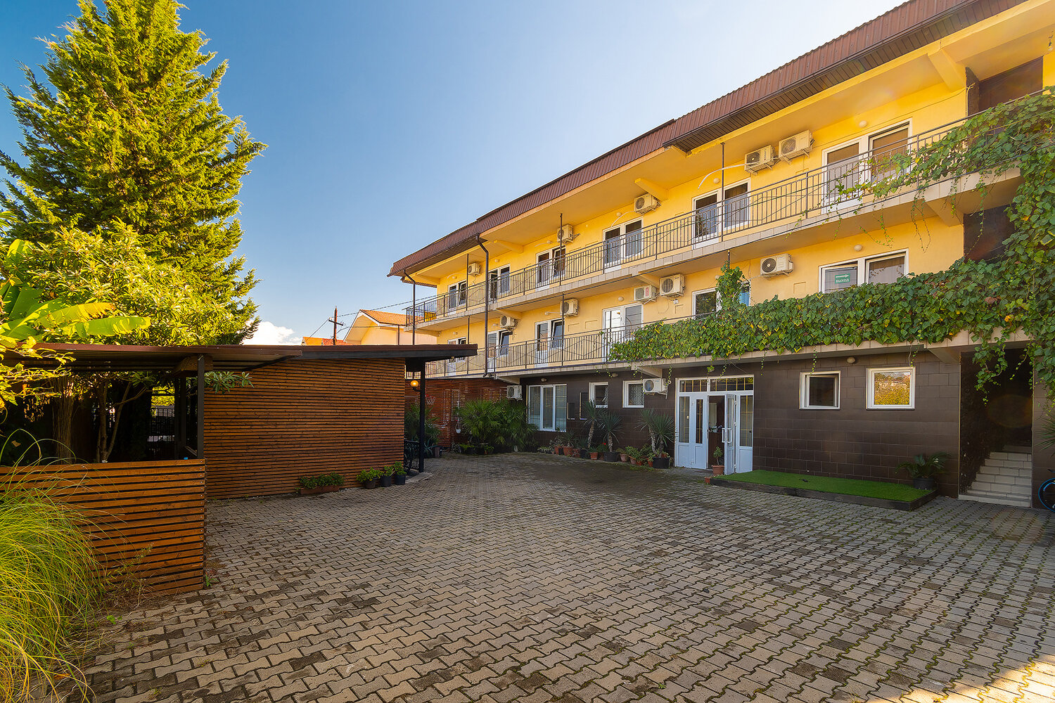 Фото отеля 1