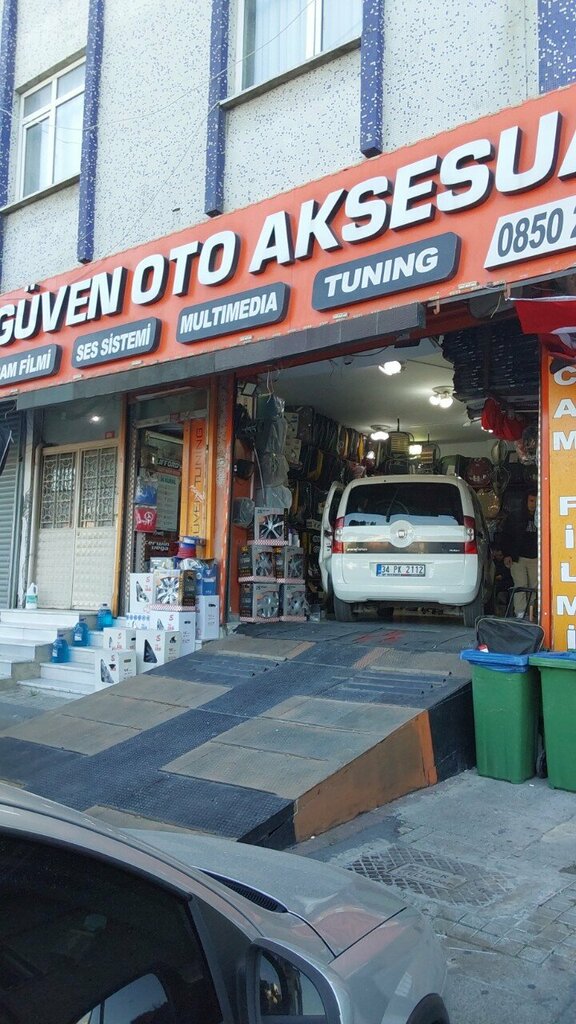 متجر قطع غيار ولوازم السيارات GüVeN TuNing & Oto Aksesuar ، اسطنبول، صورة