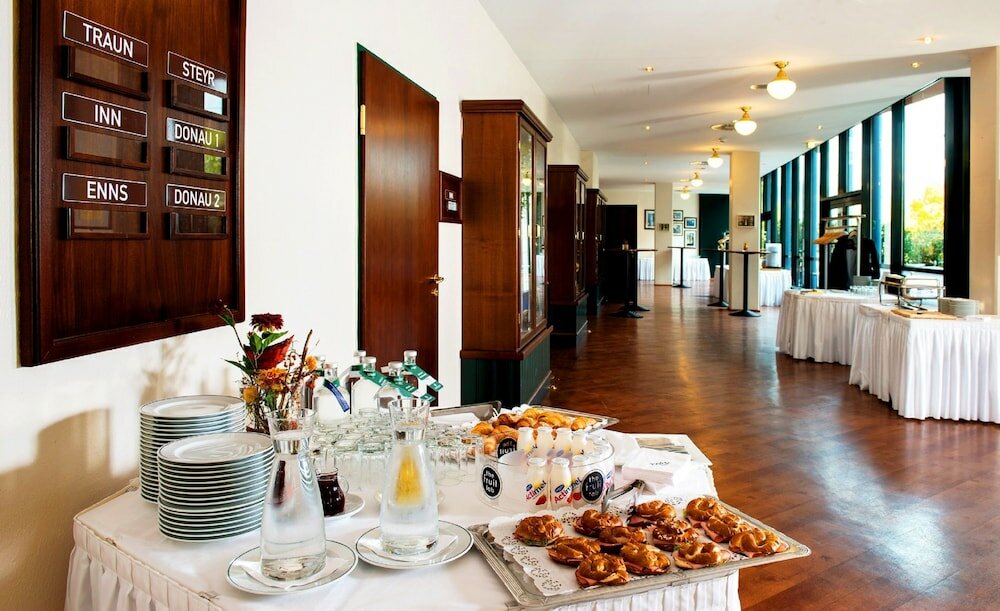 Фото Trans World Hotel Donauwelle