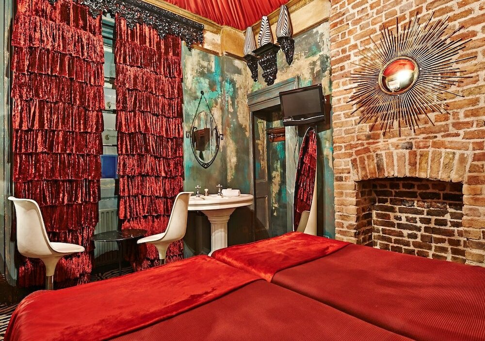 Фото The Pavilion Hotel