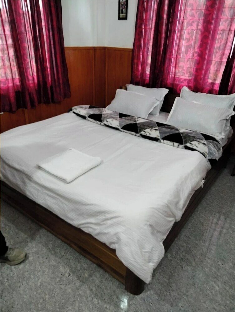 Фото Hotel Tawang Regency