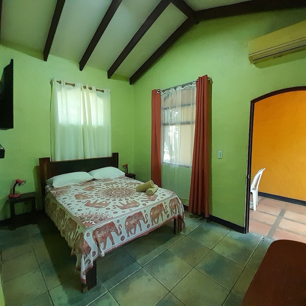 Фото Hotel Cabinas La Playa