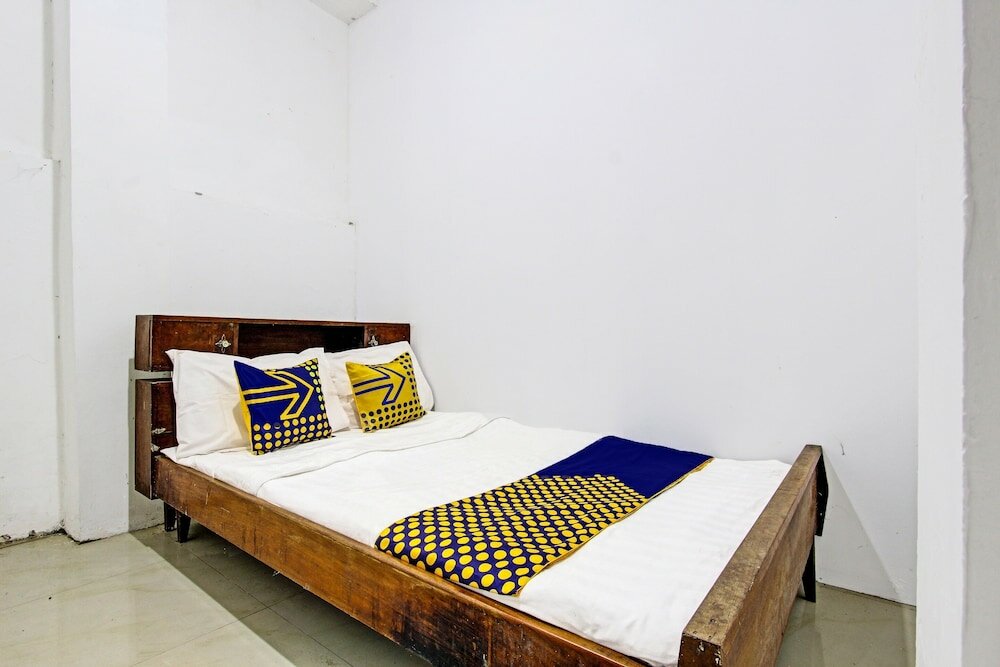 Фото Spot On 92156 Adinda Kost