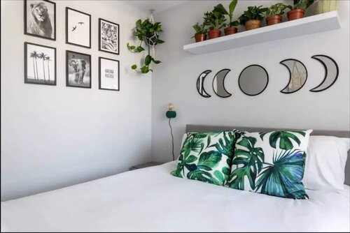 Гостиница Sleek & Serene 1bd Flat - North Laine Brighton в Брайтоне